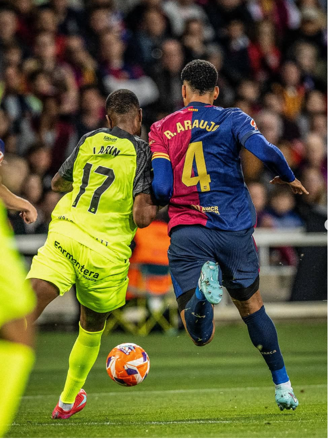 Araujo, mundësi për të shkuar te Manchester United