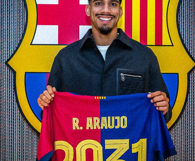 Araujo me një cmim nga ekipi I Barcelonës, afrohen ekipe