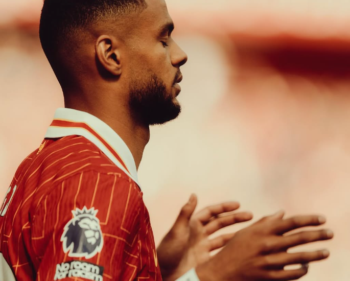Liverpool I sigurt për të mos larguar dy yjet nga ekipi