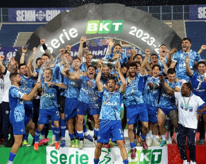 Fabregas, një emër tjetër I cili mund të jetë në krye