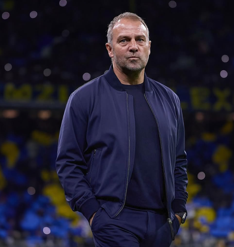 Hans Flick vendoset në mesin e historikëve në Barcelona