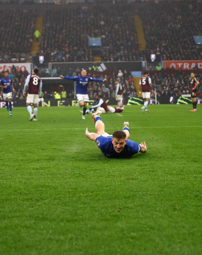 Manchester United me sytë drejt pesë sulmuesve