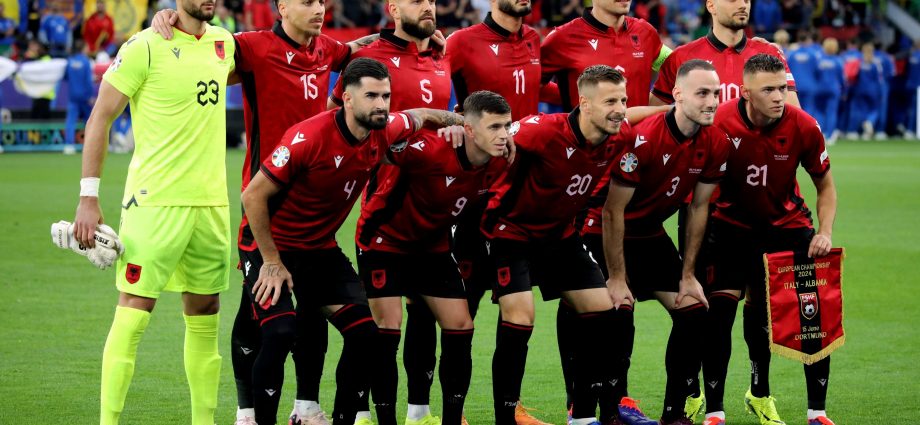 Kombëtarja zhvendoset drejt Durrësit, përgatitja për sfidën