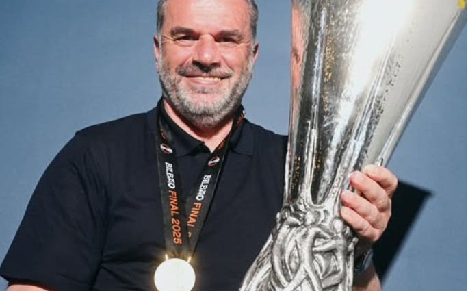 Postecoglou, trofe si shpërblim për të gjithë mbështetësit