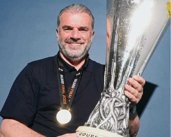 Postecoglou, trofe si shpërblim për të gjithë mbështetësit