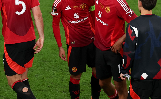 Manchetser United nxjer në shitje të gjithë ekipin