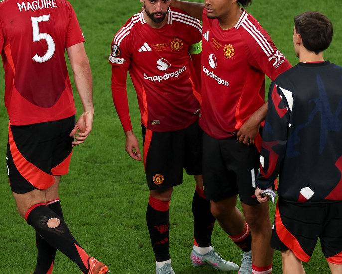 Manchetser United nxjer në shitje të gjithë ekipin