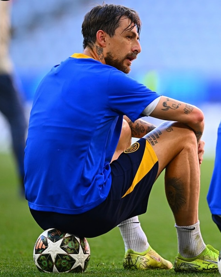 Acerbi me një mesazh në këpucët e mbajtura në Champions