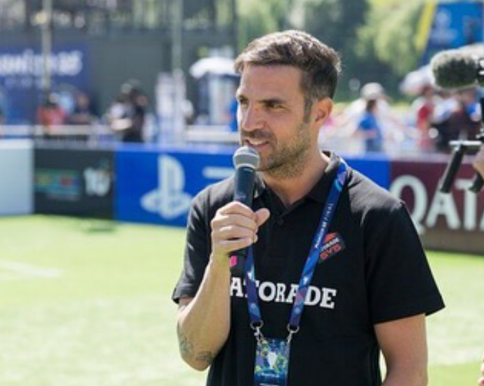 Presidenti I Comos I vendosur, Fabregas nuk largohet