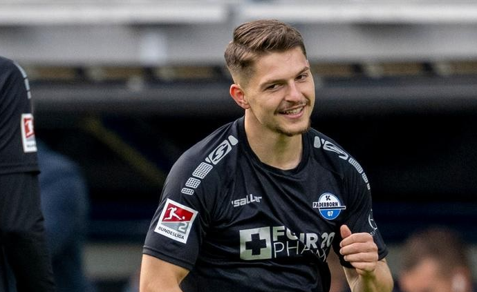 Florent Muslija synon të qëndrojë në Bundesligë