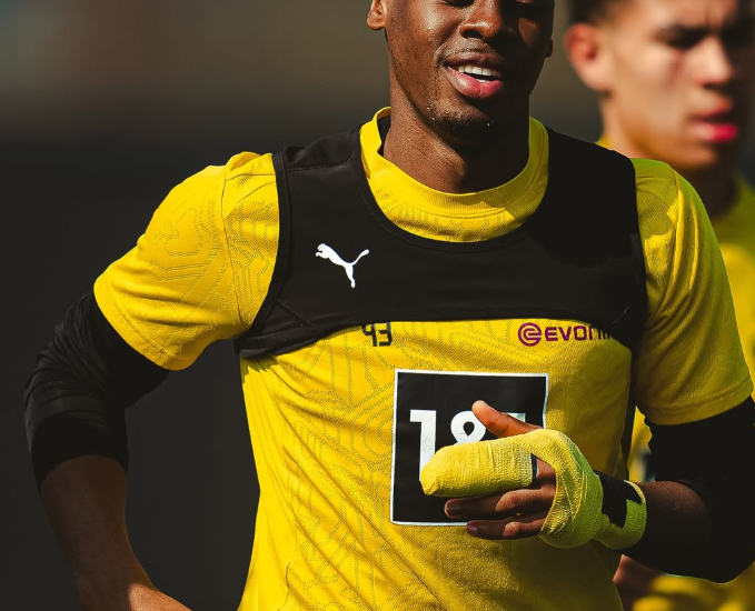 Chelsea nuk arrin të marrë një konfirmim nga Borussia Dortmund për Gittens