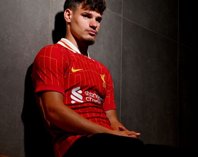 Milos Kerkez zyrtarisht pjesë e Liverpool