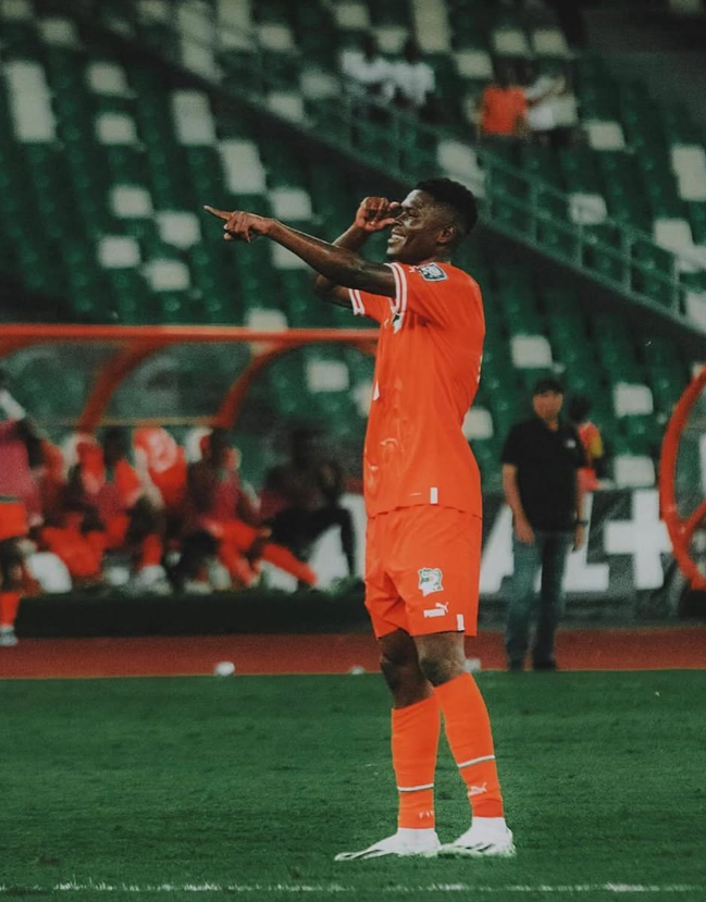Konate, vendos në presion përsëri Liverpool