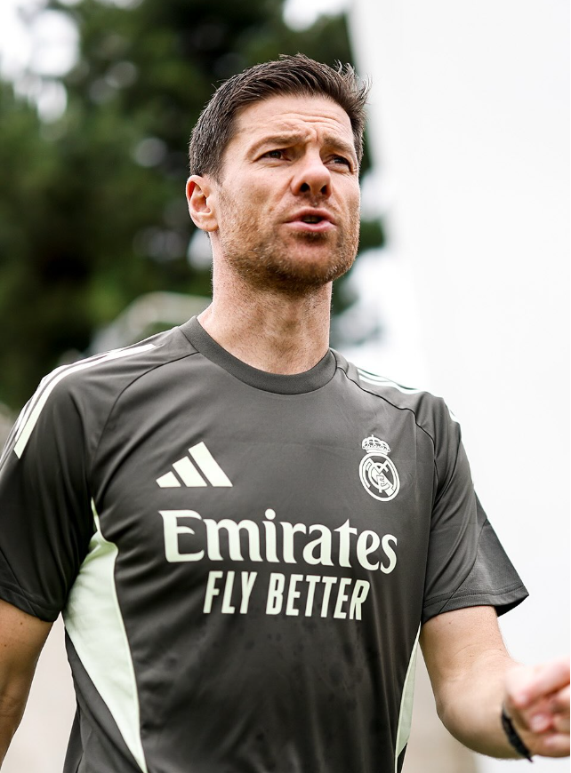 Tifozët e Real Madrid, shohin ndryshim në pergatitjen mes dy trajnerëve