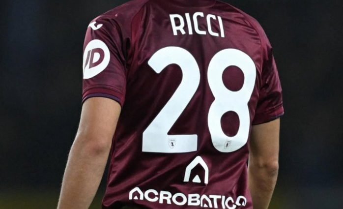 Milan, tre prurje të reja në mesfushë