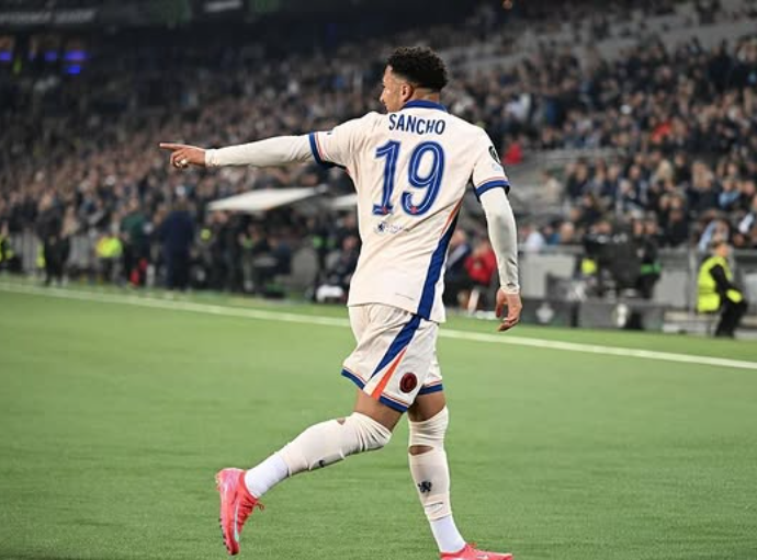 Sancho rikthehet te United, tre opsionet e karrierës