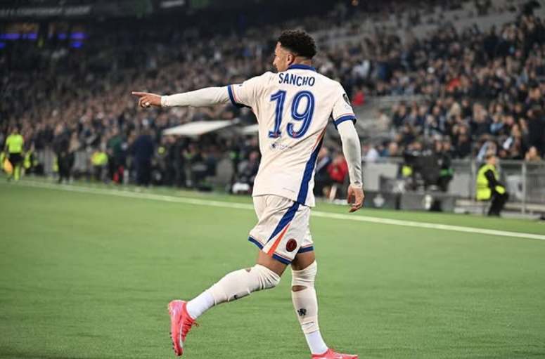 Sancho rikthehet te United, tre opsionet e karrierës