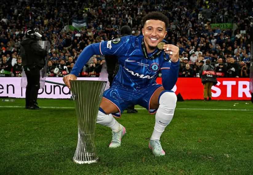 Sancho rikthehet te United, tre opsionet e karrierës