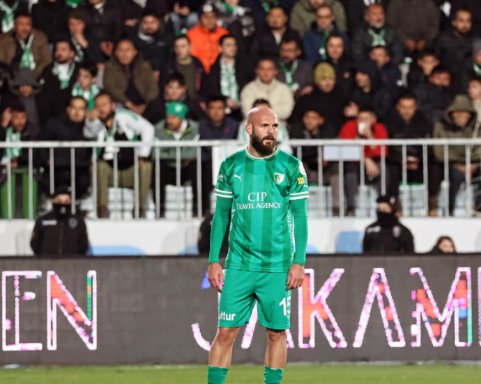 Arlind Ajeti vazdhon të jetë pjesë e Superligës