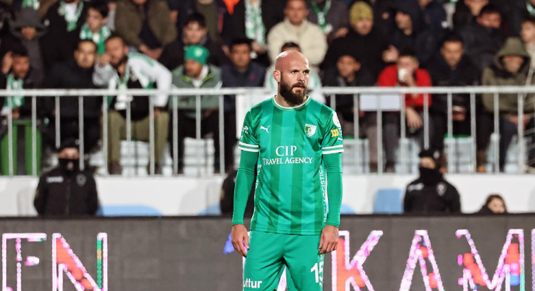 Arlind Ajeti vazdhon të jetë pjesë e Superligës