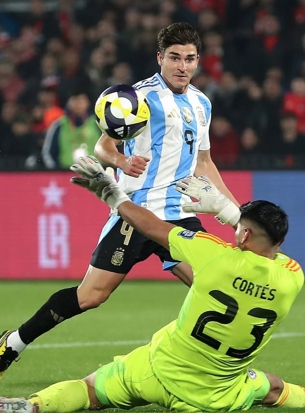 Julian Alvarez synimi kryesor I Barcelonës