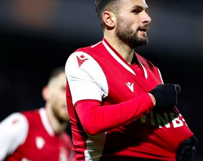 Lumbardh Dellova rinovon kontratën më CSKA Sofia