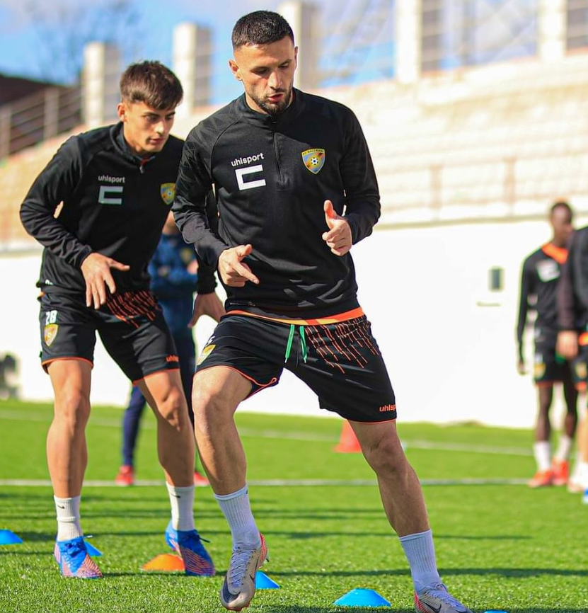 Lumbardh Dellova rinovon kontratën më CSKA Sofia