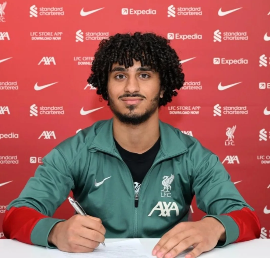 Talenti 18 vjecar nënshkruan me Liverpool