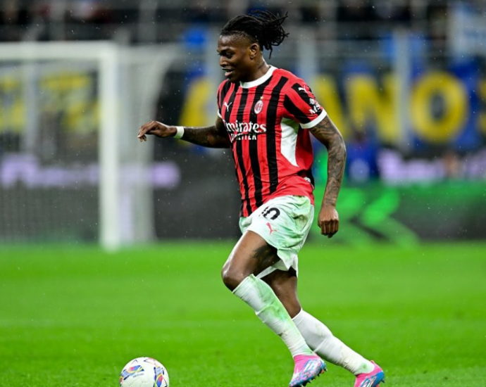 Milan, refuzon ofertën e PSG për yllin e tyre, Leao