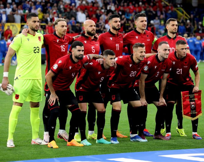 FIFA dënon shëipërinë për ndeshjen me Shqipërin