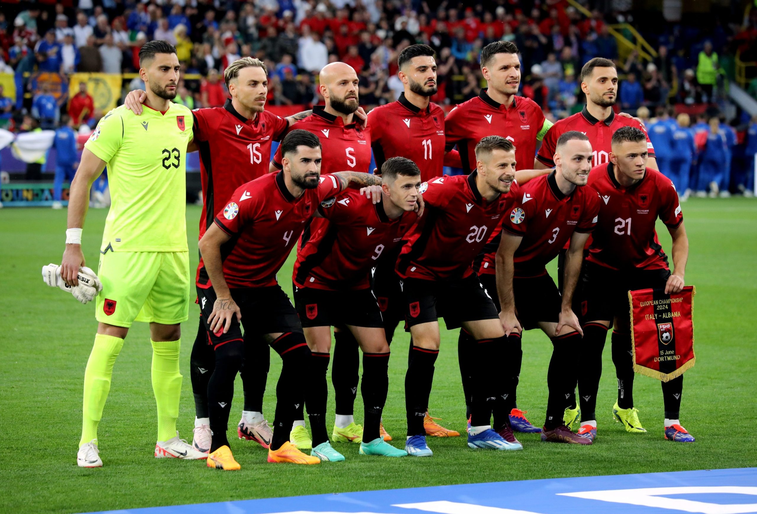 FIFA dënon shëipërinë për ndeshjen me Shqipërin