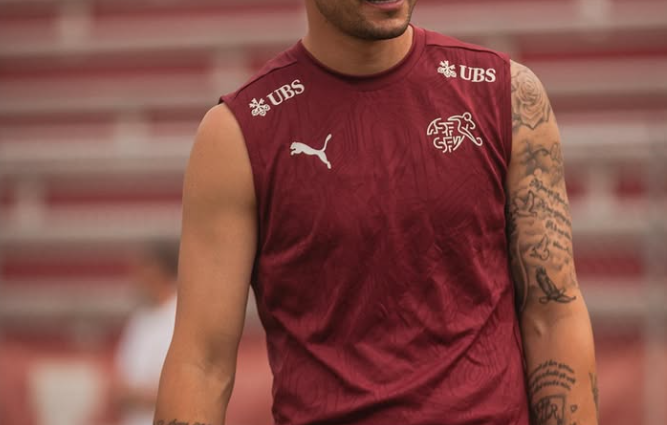 Xhaka, luan kartat ndryshe, transferim në Arabi