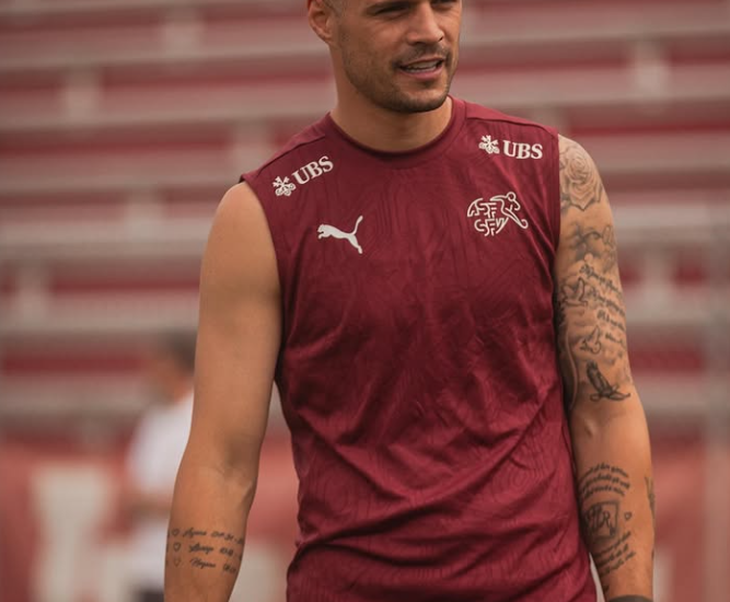 Xhaka, luan kartat ndryshe, transferim në Arabi