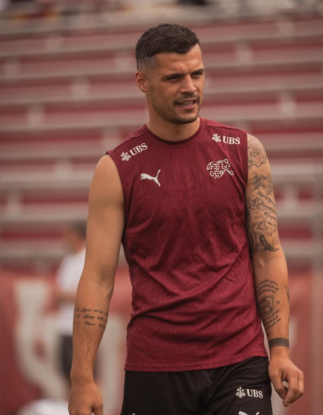Xhaka, luan kartat ndryshe, transferim në Arabi