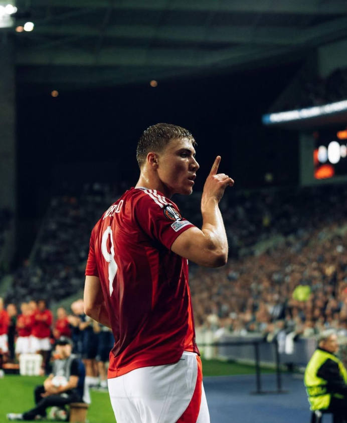Manchester United jo më në planet e Hojlund