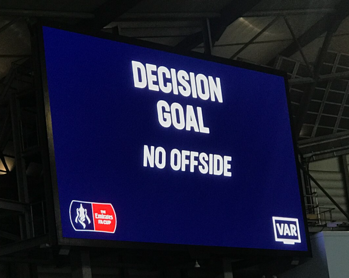 UEFA kundërshton shtimin e kompetencave të VAR