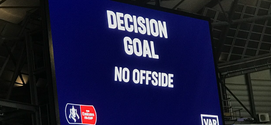 UEFA kundërshton shtimin e kompetencave të VAR