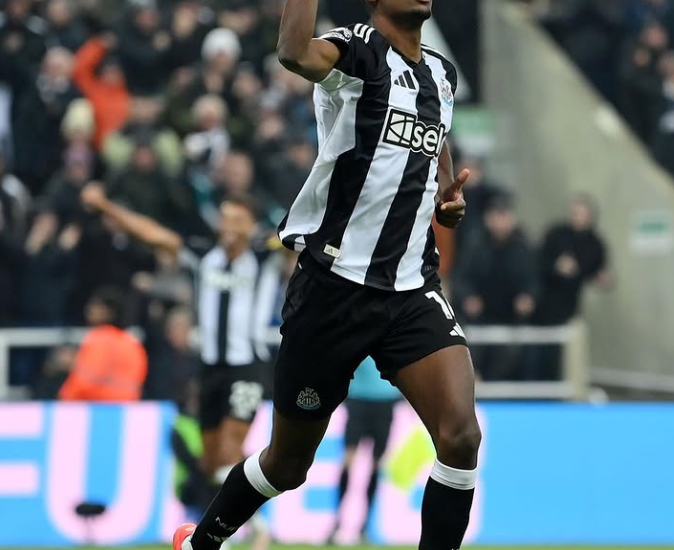 Liverpool, sjell një ofertë rekord për Isak