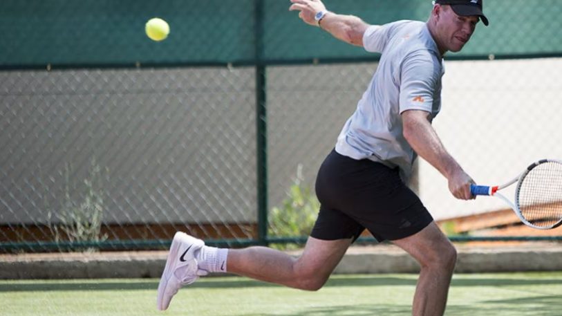 Tenis, pse topat janë ngjyrë e verdhë