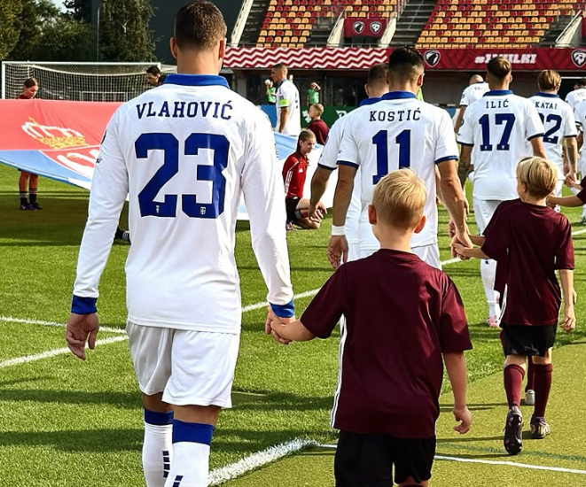 Huliganët serbë thirrje urrejtje ndaj Kosovës në ndeshje me Anglinë