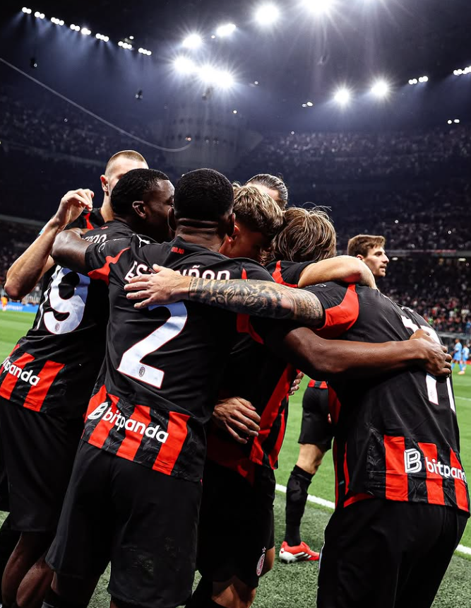 Milan arrin triumfin dhe pas kartonit të kuq, mposht Napolin