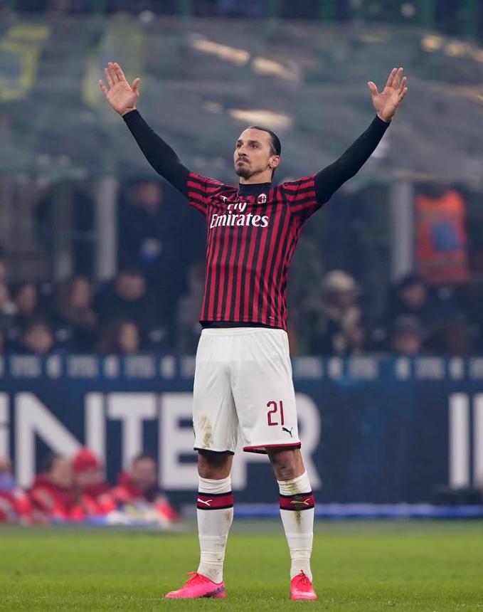 Histori/ Yjet që nuk e ngritën kurrë Topin e Artë