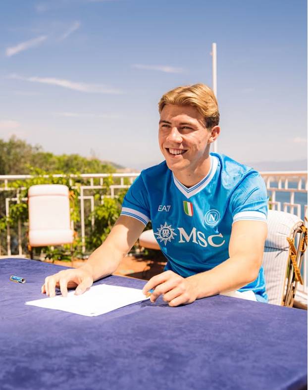 Rasmus Hojlund ka finalizuar kalimin e tij drejt Napolit