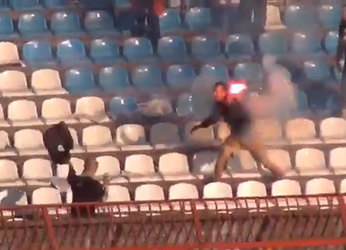 FIFA e gatshme të ushtrojë mbylljen e stadiumit Serb, shkak thirjet raciste