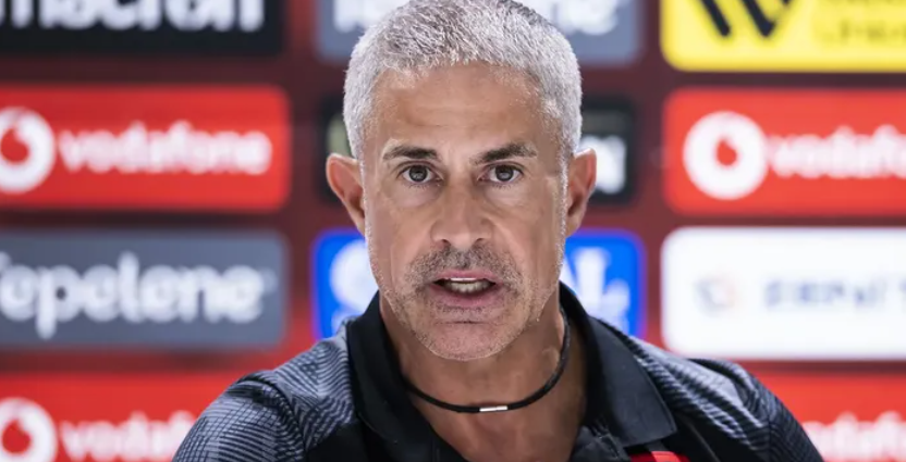 Sylvinho shpjegon mungesën e Bajramit në ekip