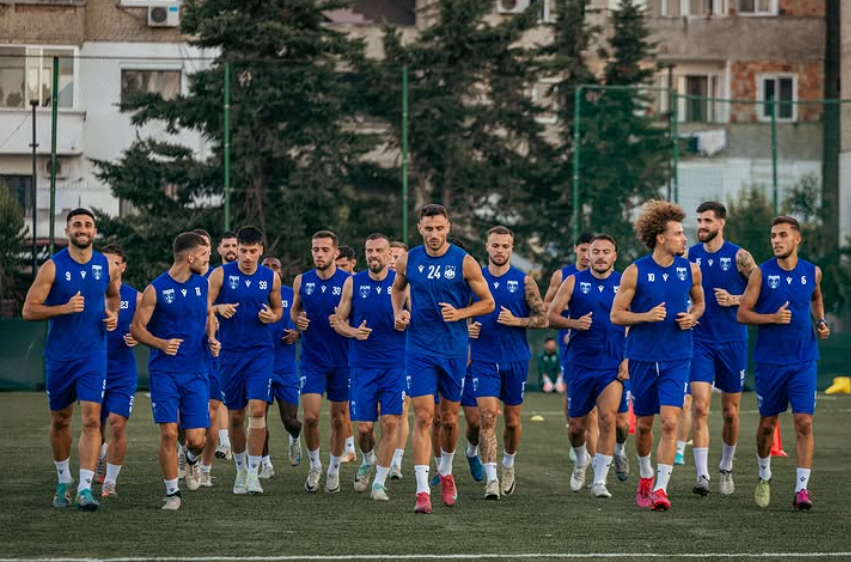Mesfushori I teutës largohet papritur nga ekipi