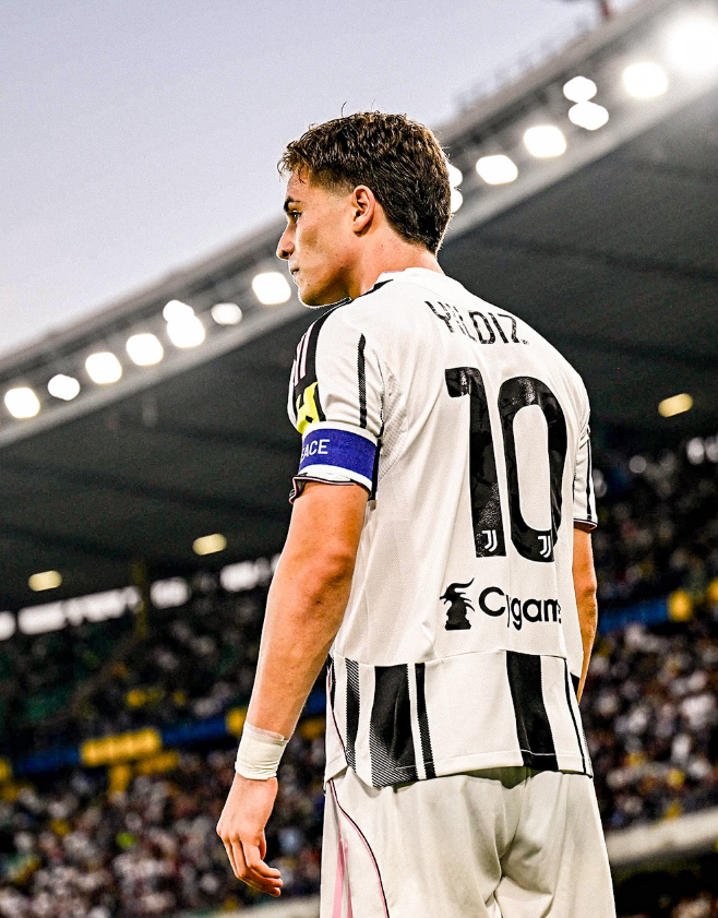 Manchester United mund të përfitojë prej shërbimit të yllit të Juventus