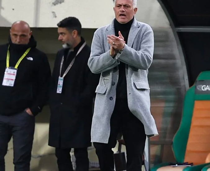 Feberbahce ndërmer një hap pas shkarkimit të Mourinhos