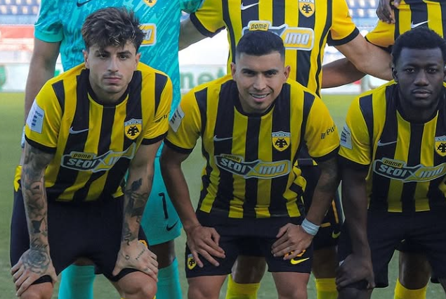 Strakosha luan një rol deciziv në fitoren e AEK