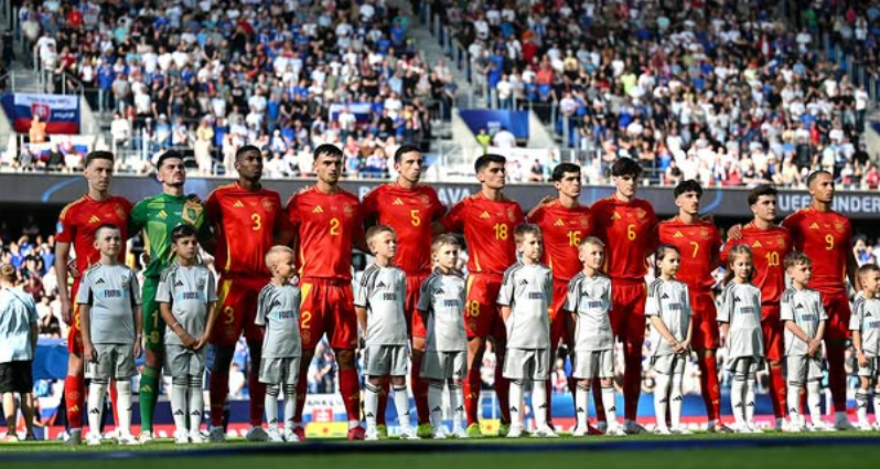 Ylli I Arsenal me dëshirë për të ndryshuar kombësi, shkak Botërori